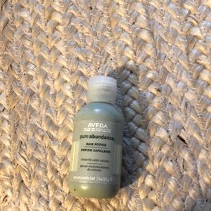 AVEDA Pure Abundance hair potion creates volume and matte texture.